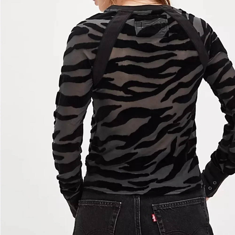 We The Free So Lush Layering Top Black & Gray Animal Print Long Sleeve XL NWT - Picture 3 of 13
